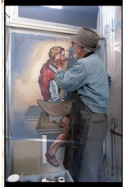 Eric_painting_at_FAC_Entrance_muralimg115