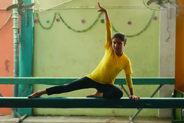 thegymnastsoffishermancolony_still_14_anwara_on_beam