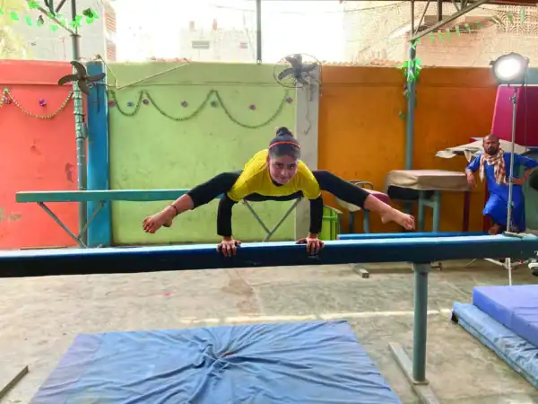 thegymnastsoffishermancolony_still_18_kiran_on_beam
